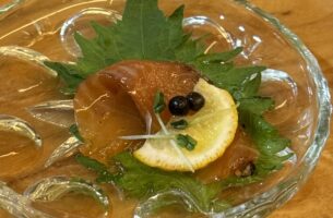ビワマス冷燻製イブシギンと大葉と酢橘